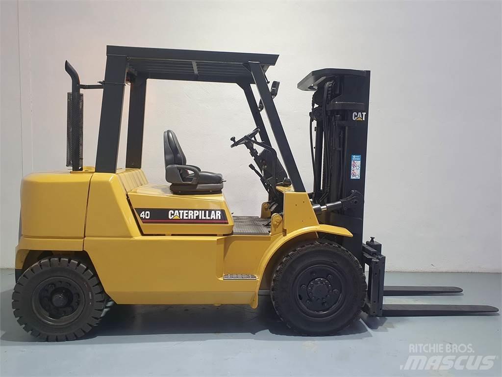 CAT DP40K MC Дизельні навантажувачі