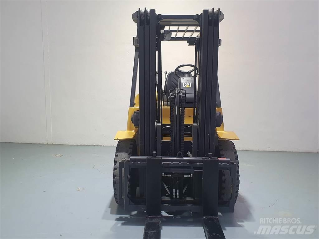 CAT DP40K MC Дизельні навантажувачі
