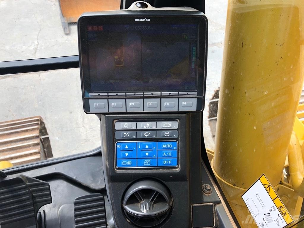Komatsu PC210LC-11 Гусеничні екскаватори