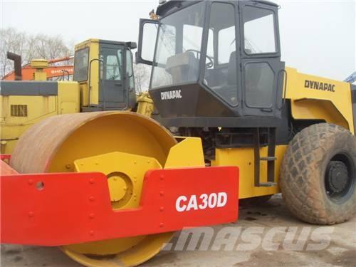 Dynapack CA 301 D Грунтові котки