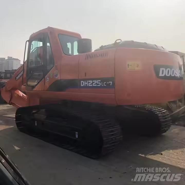 Doosan DH 225 Гусеничні екскаватори