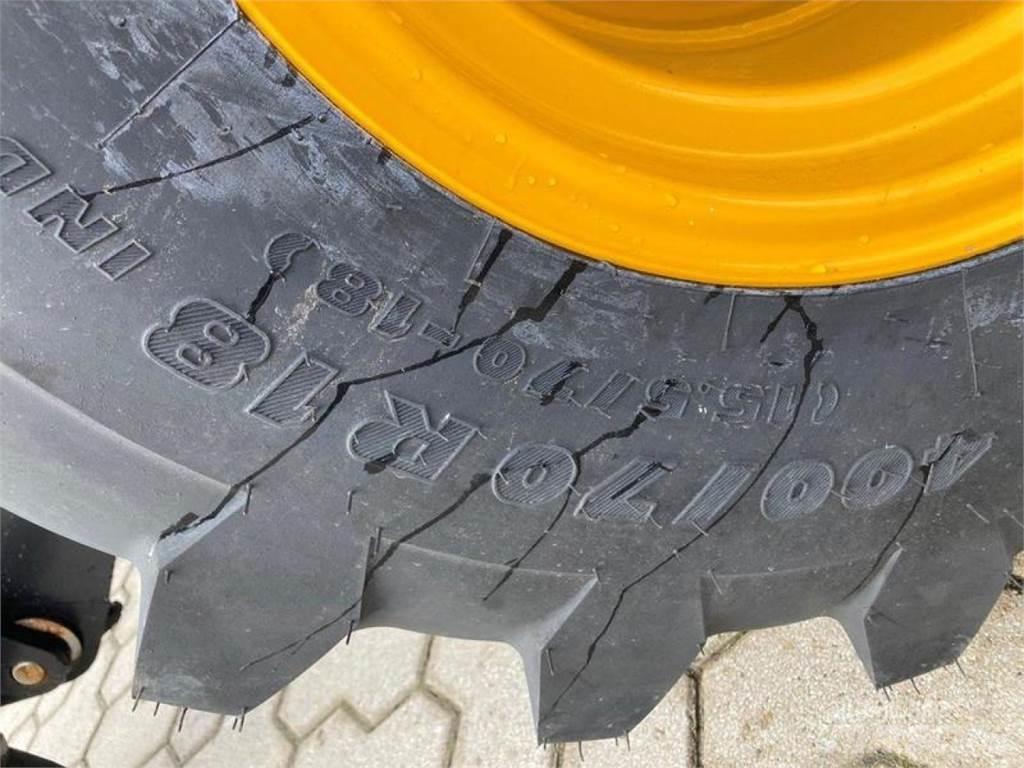 JCB 407 Фронтальні навантажувачі