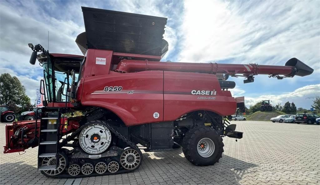 Case IH AF 8250 Зернозбиральні комбайни