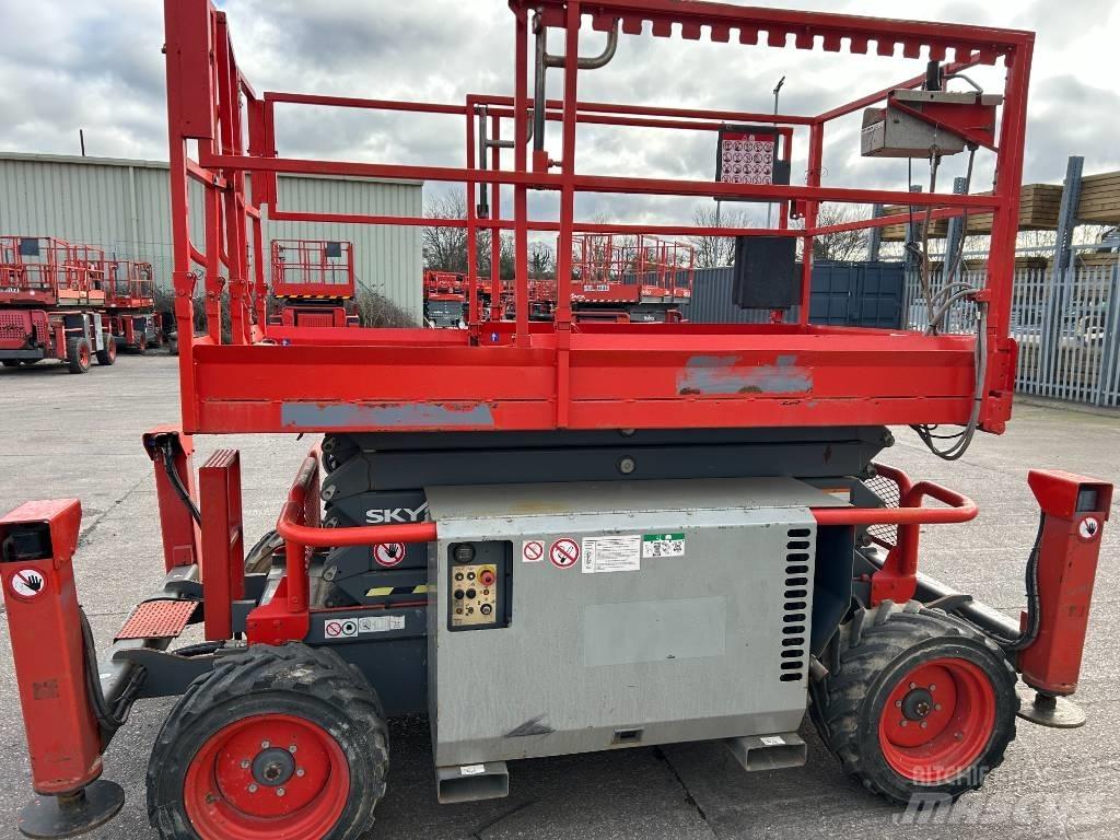 SkyJack SJ 6832 Підйомники-ножиці