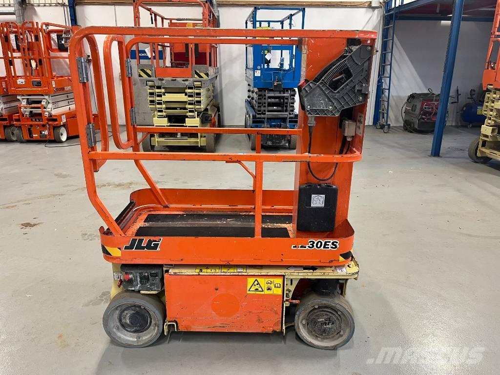 JLG 1230 ES Вертикальні щоглові підйомники