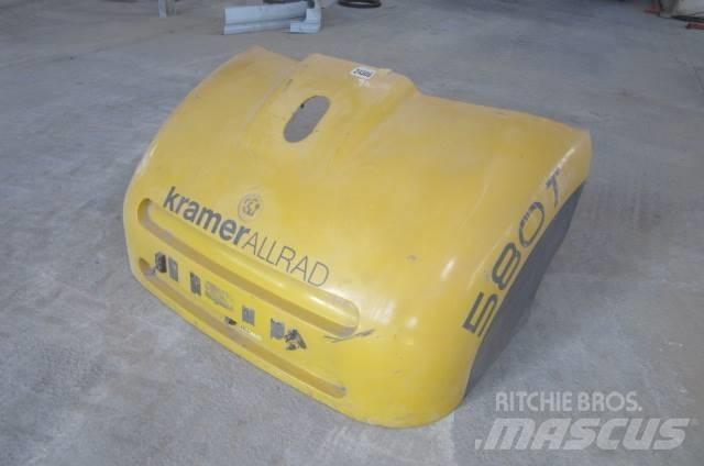 Kramer 580T Кабіна