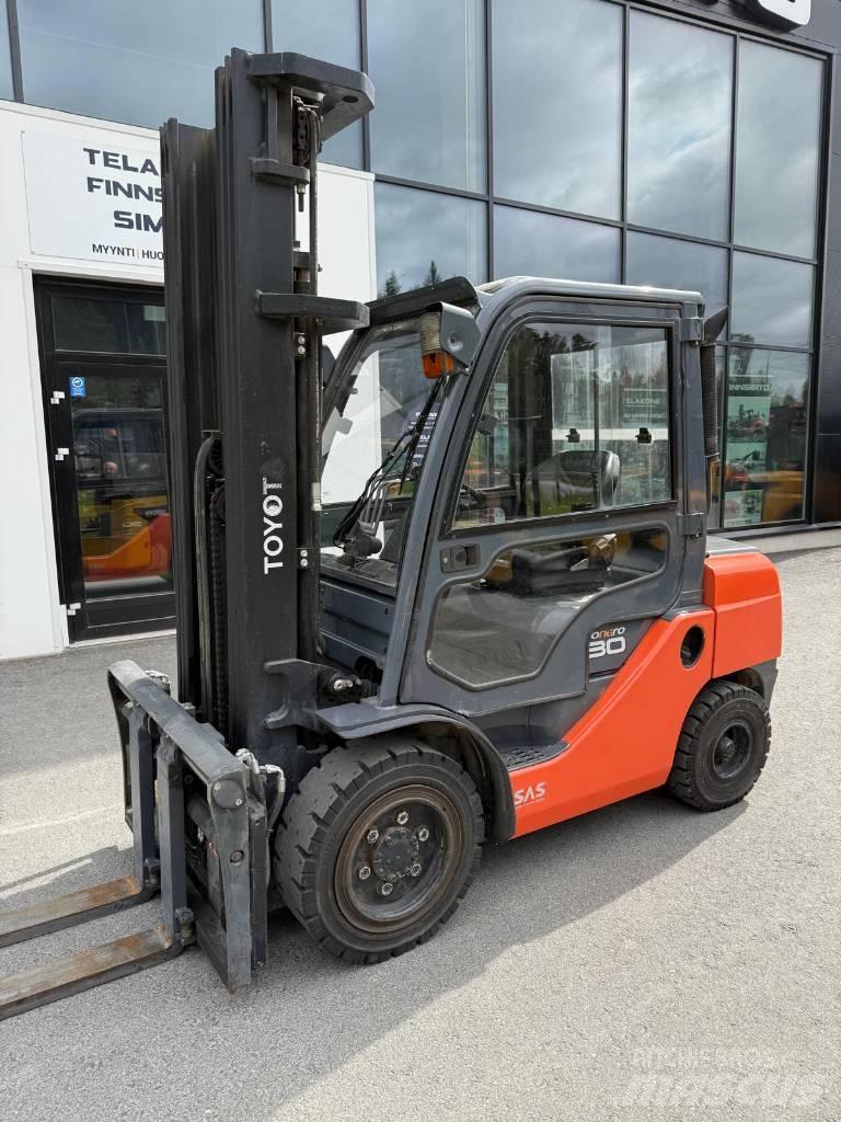 Toyota 02-8 FDF 30 Дизельні навантажувачі