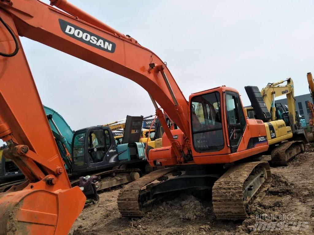 Doosan 225 Гусеничні екскаватори