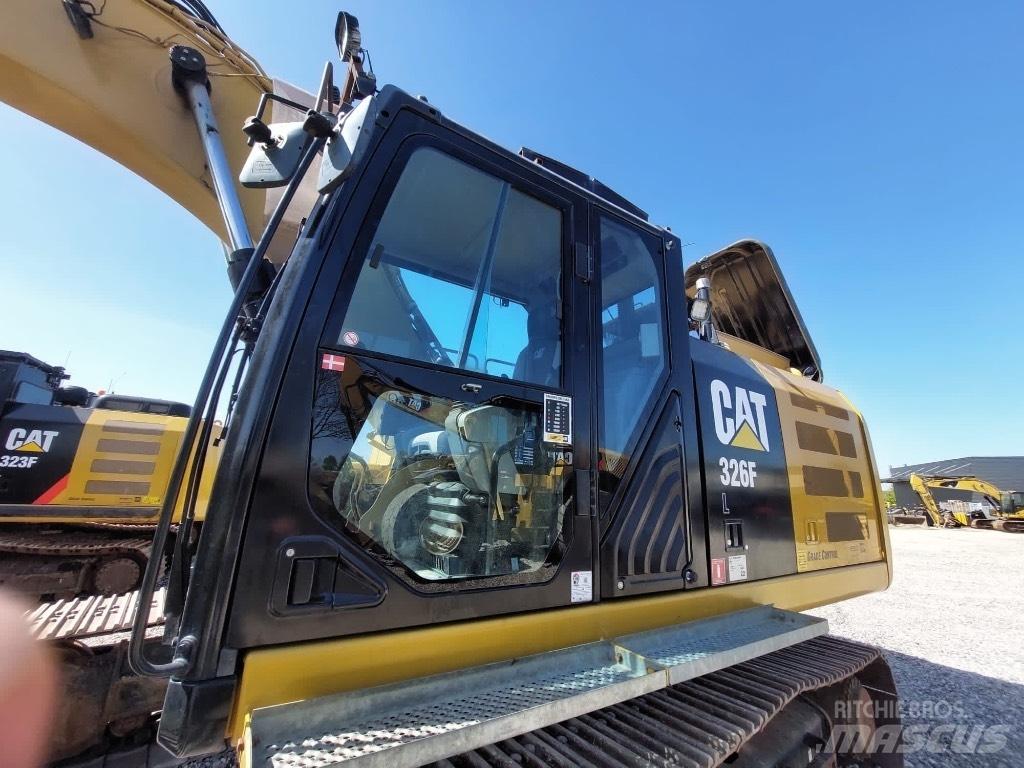 CAT 326 F L Гусеничні екскаватори