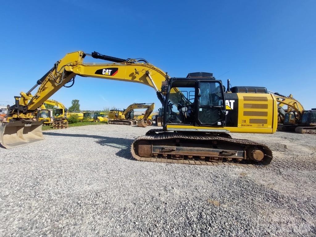 CAT 326 F L Гусеничні екскаватори