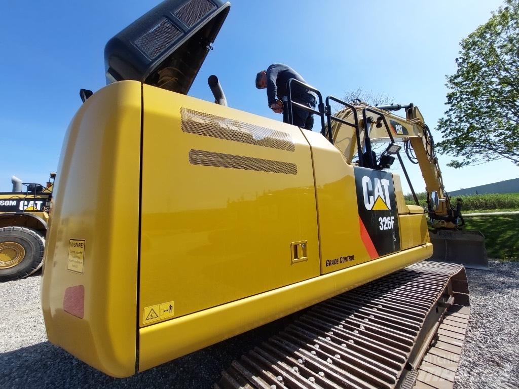 CAT 326 F L Гусеничні екскаватори