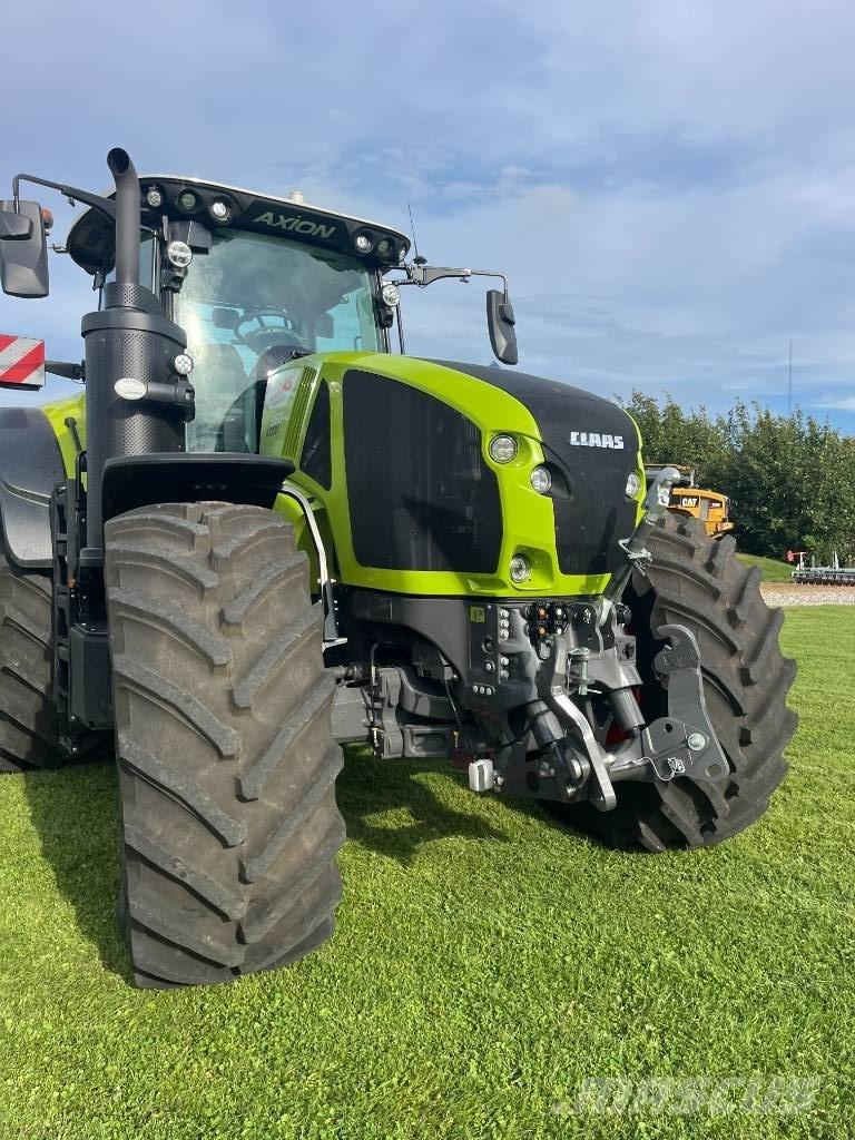 CLAAS AXIO 960 Трактори