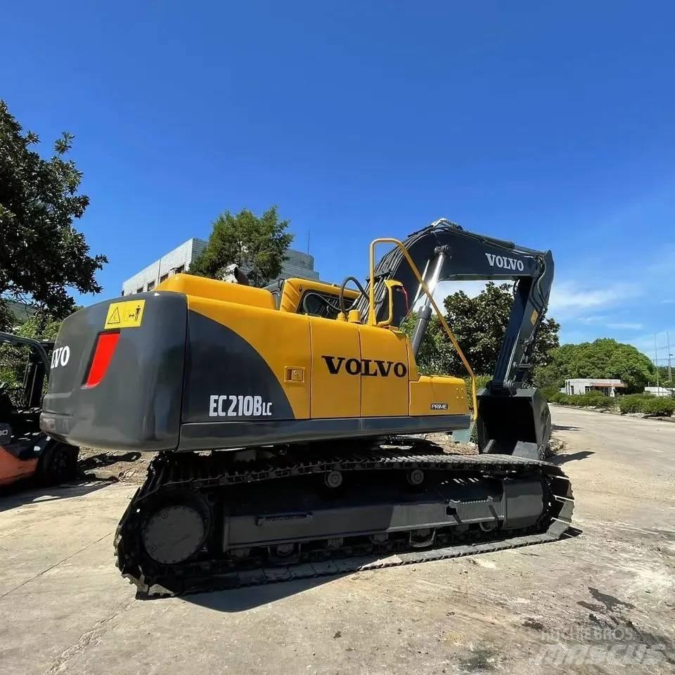 Volvo EC210B Гусеничні екскаватори