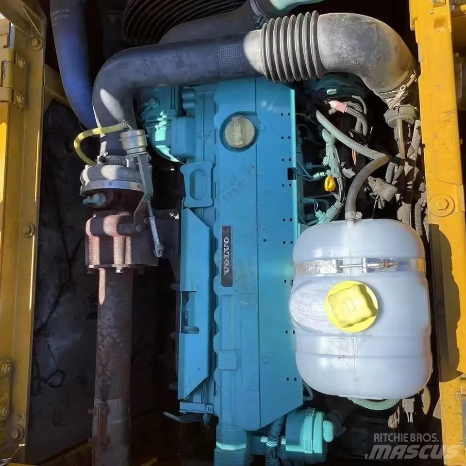 Volvo EC210B Гусеничні екскаватори