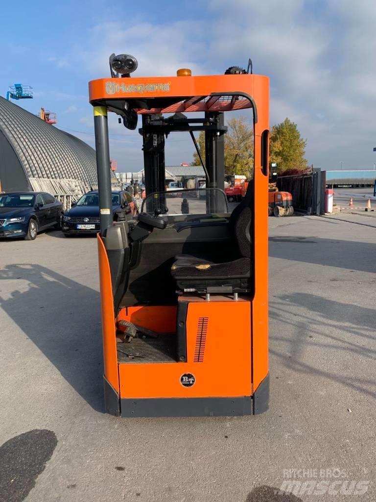 BT SRE 135 L Самохідні електроштабелери