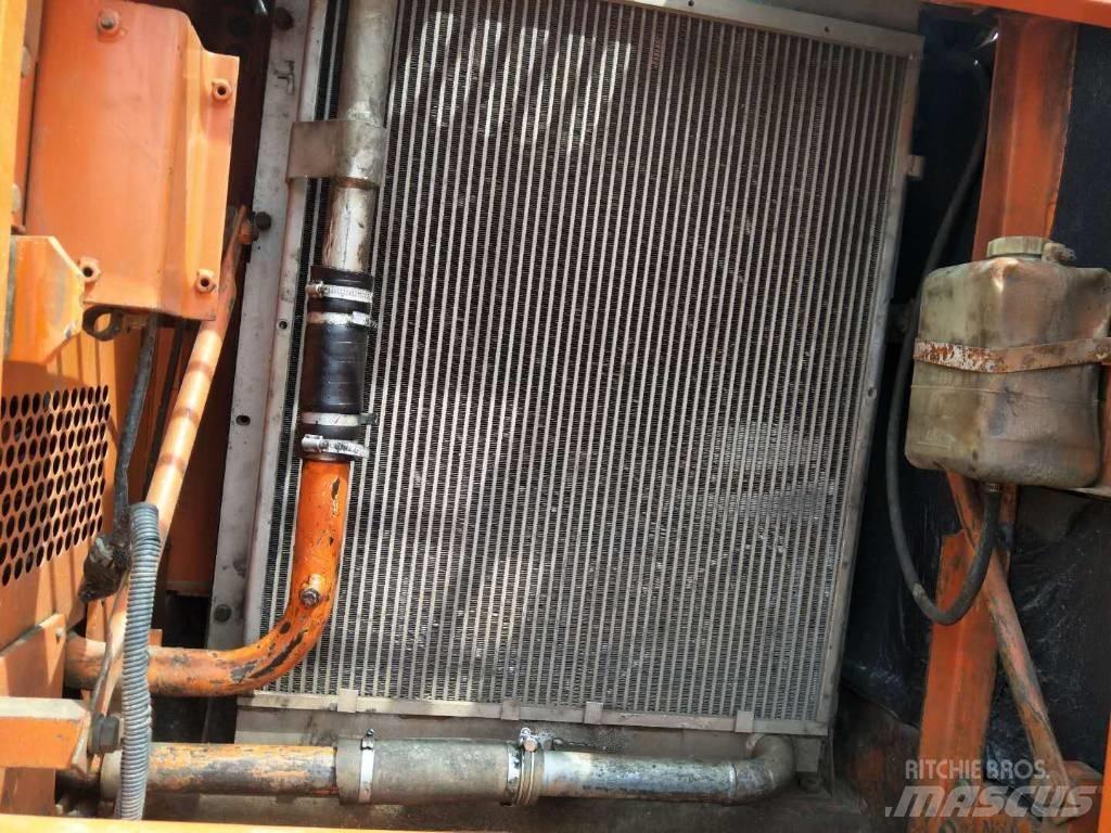 Doosan DX 225 LC Гусеничні екскаватори