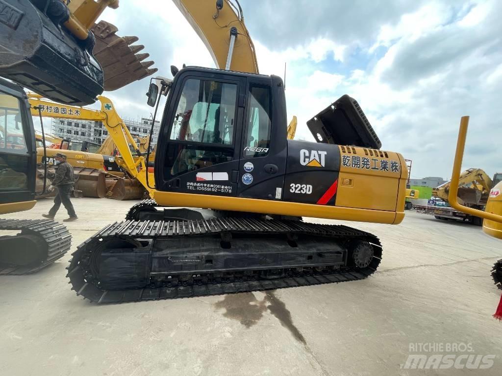 CAT 323D Гусеничні екскаватори