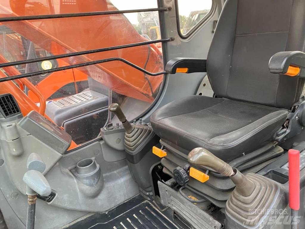 Hitachi ZX 210 Гусеничні екскаватори