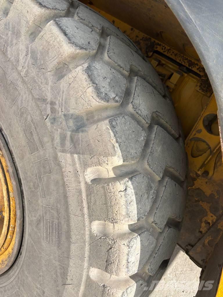 Bell B 30 E Зчленовані самоскиди