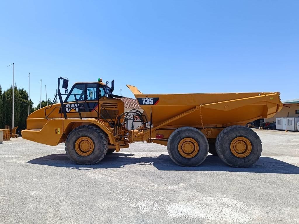 CAT 735 Зчленовані самоскиди