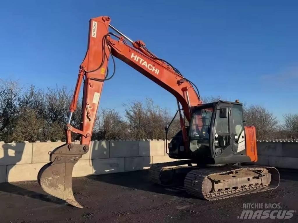 Hitachi ZX 135 Гусеничні екскаватори