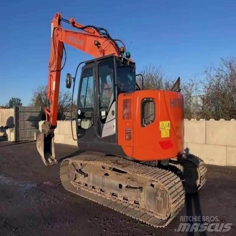 Hitachi ZX 135 Гусеничні екскаватори