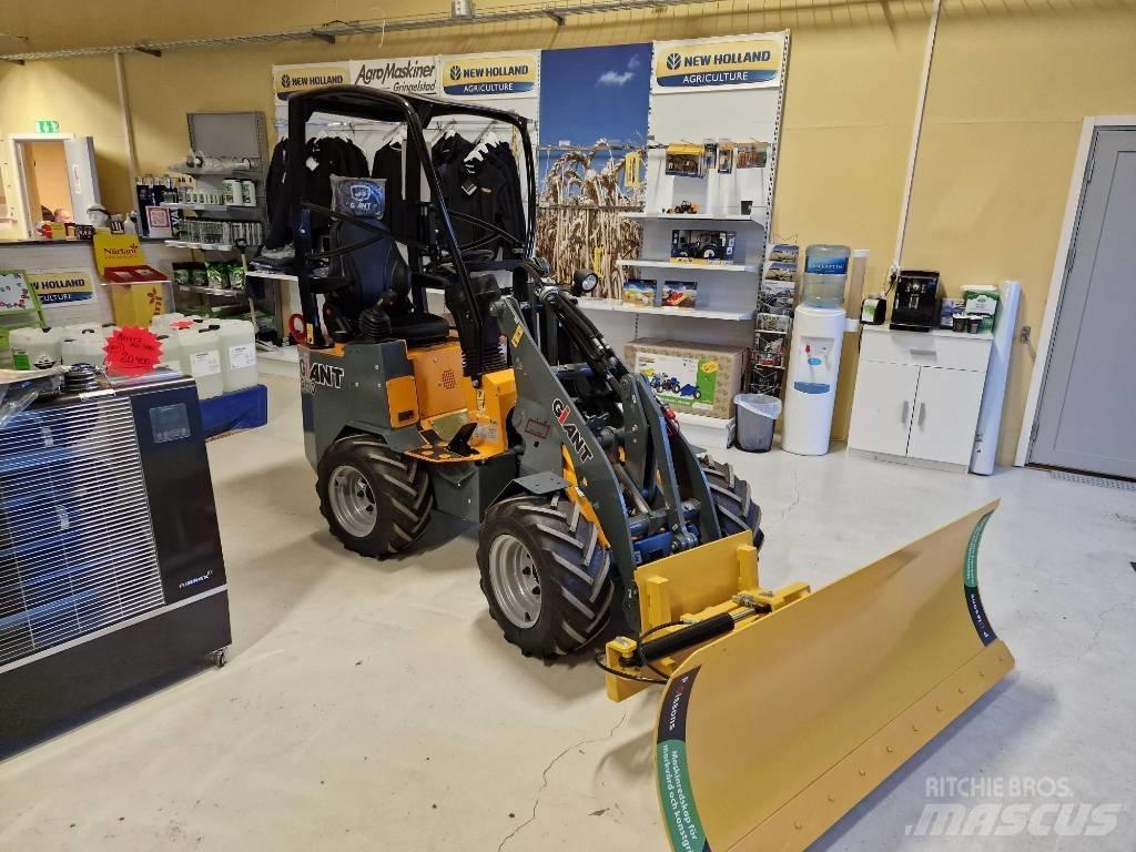 GiANT G1100 Багатофункціональне обладнання для вантажних і землекопальних робіт