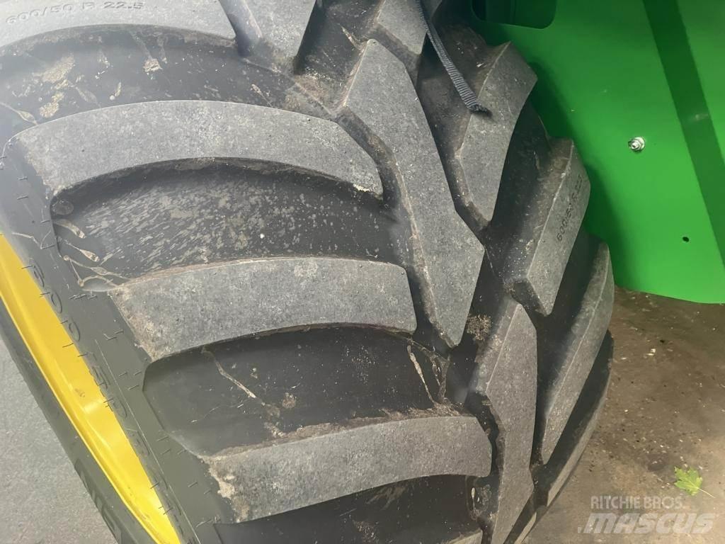 John Deere V461R Рулонні прес-підбирачі