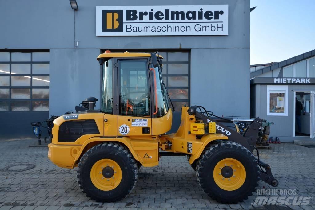 Volvo L 30 H Фронтальні навантажувачі