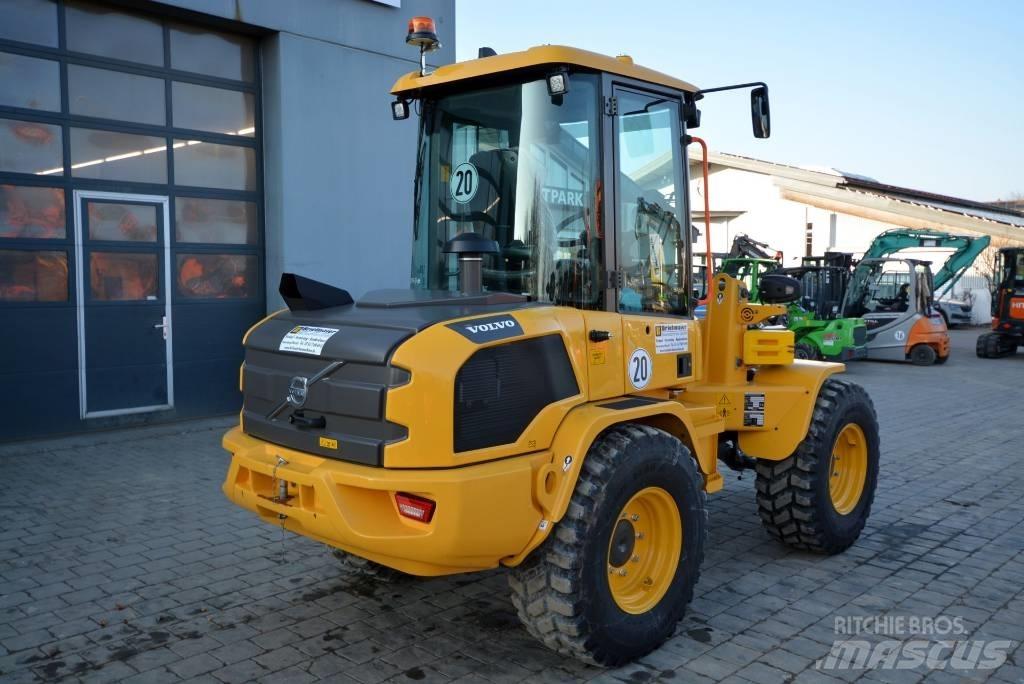 Volvo L 30 H Фронтальні навантажувачі
