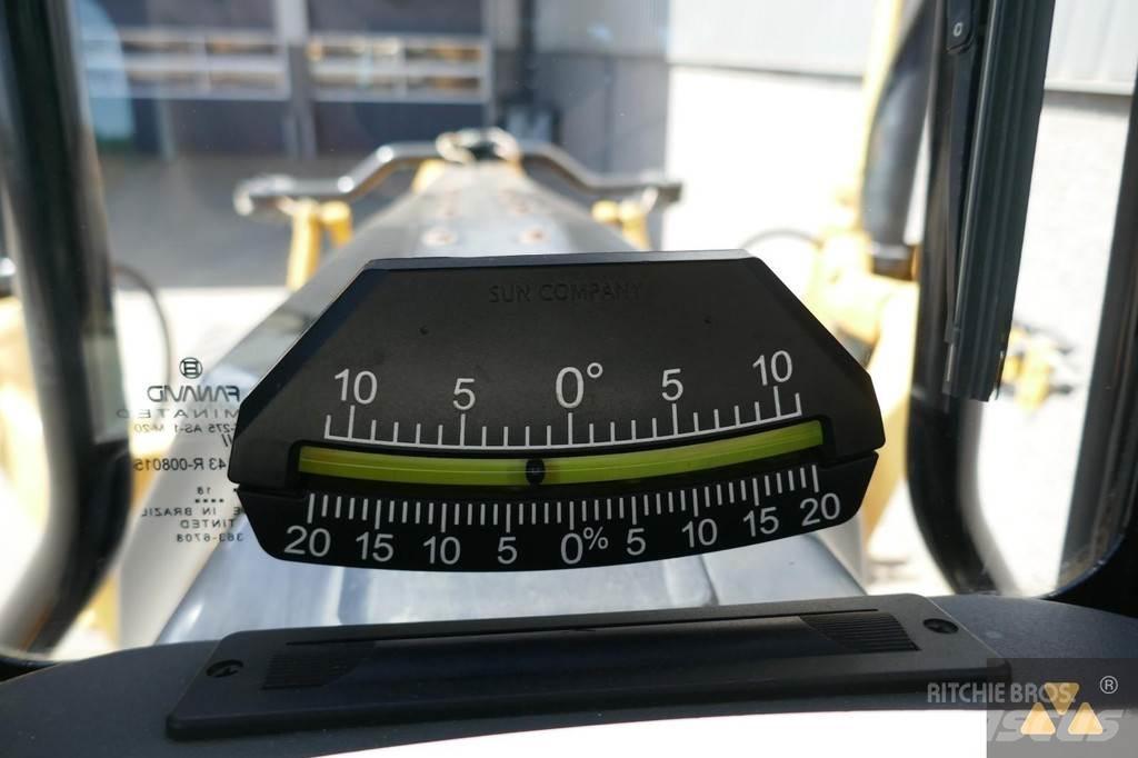 CAT 12M3 Грейдери
