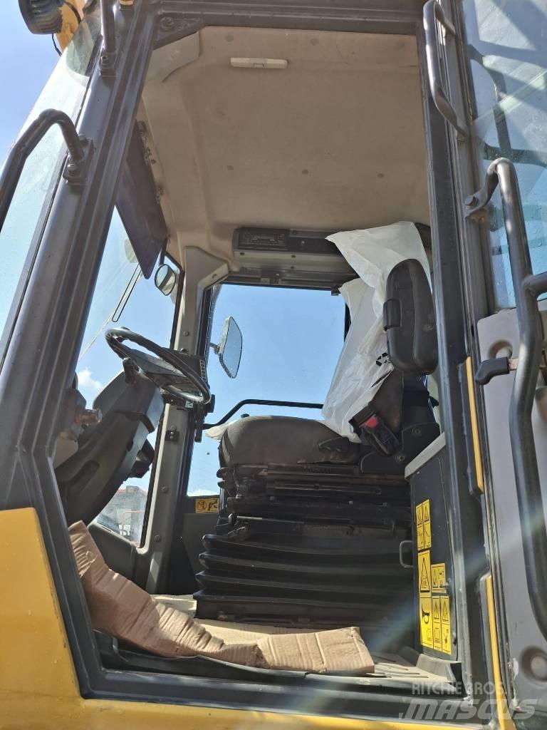 Komatsu WA 380-8 Малі навантажувачі