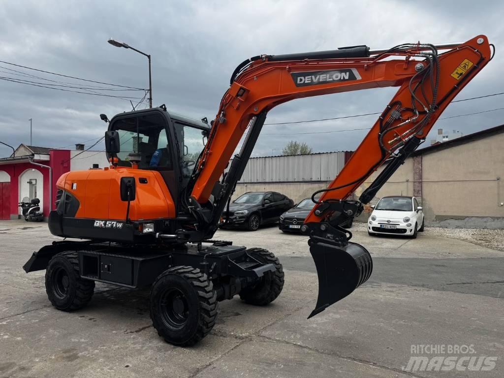 Develon DX 57 W-7 Колісні екскаватори