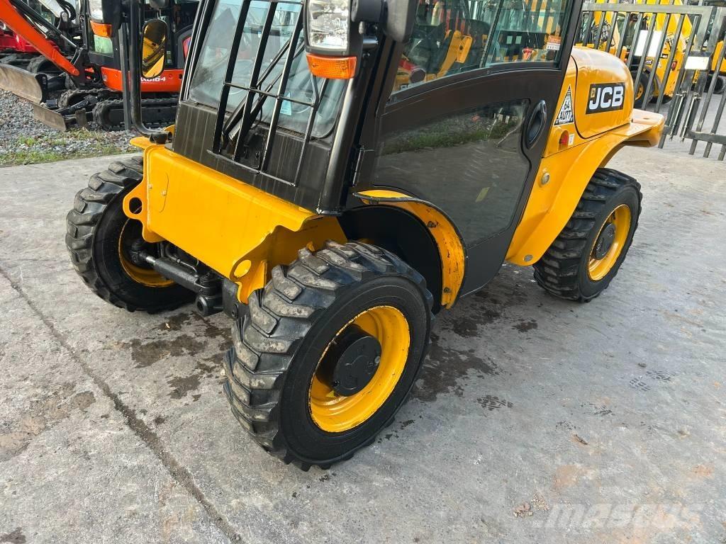 JCB 520-40 Телескопічні навантажувачі