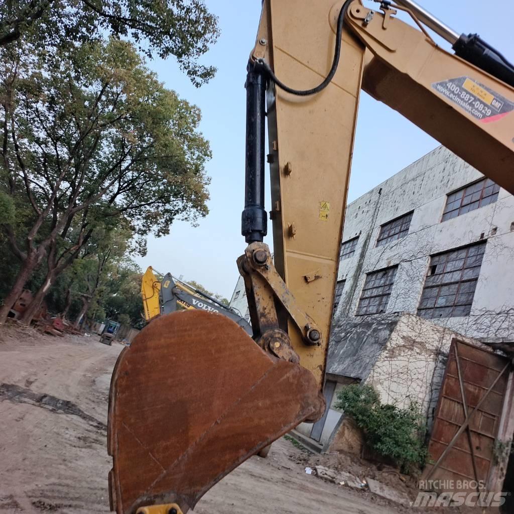 CAT 330GC Гусеничні екскаватори