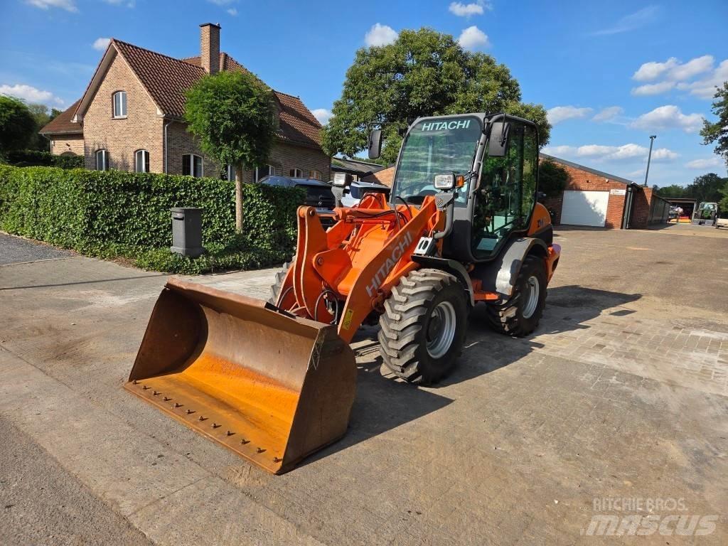 Hitachi ZW 75 Фронтальні навантажувачі