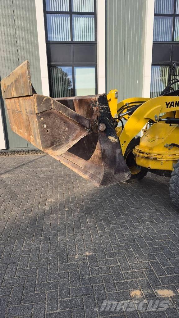 Yanmar V70s Фронтальні навантажувачі