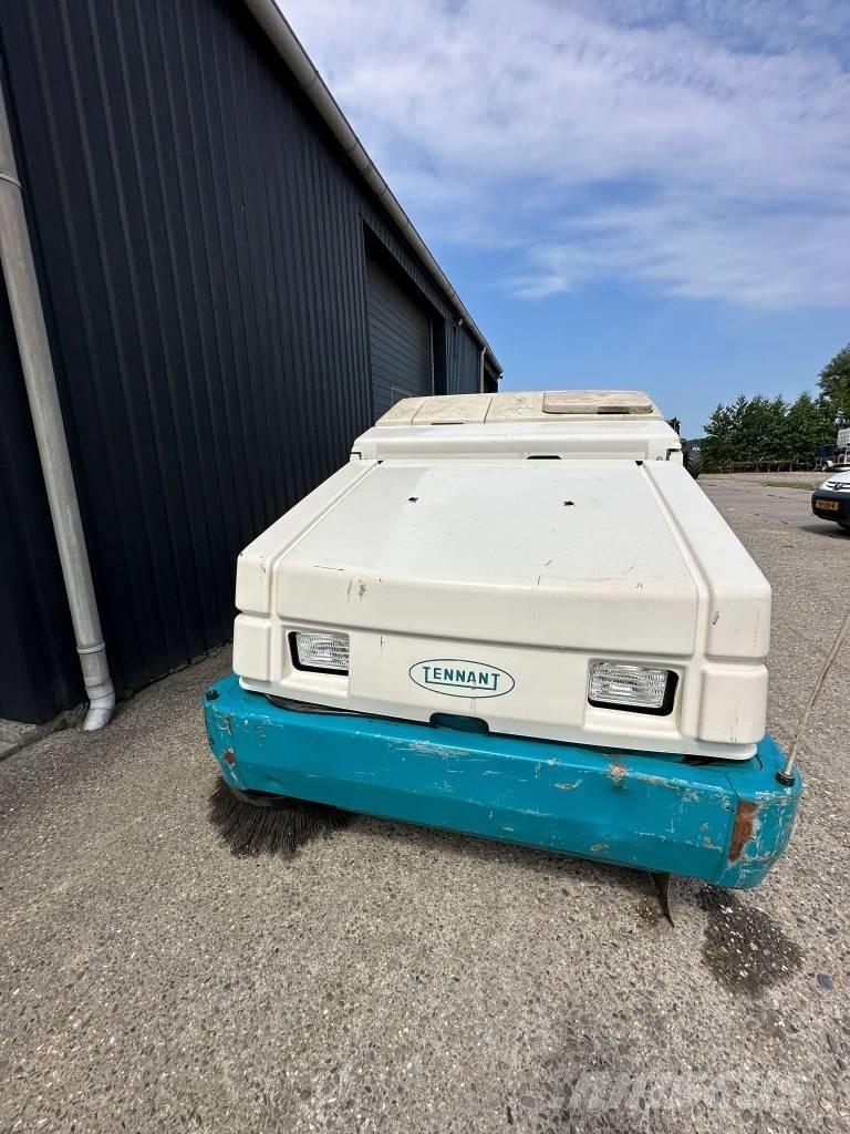 Tennant 8410 Підмітальні машини