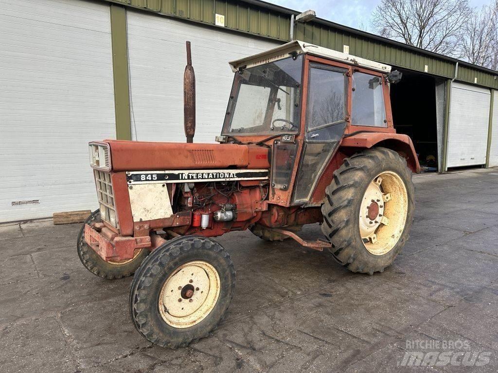 International 845 Трактори
