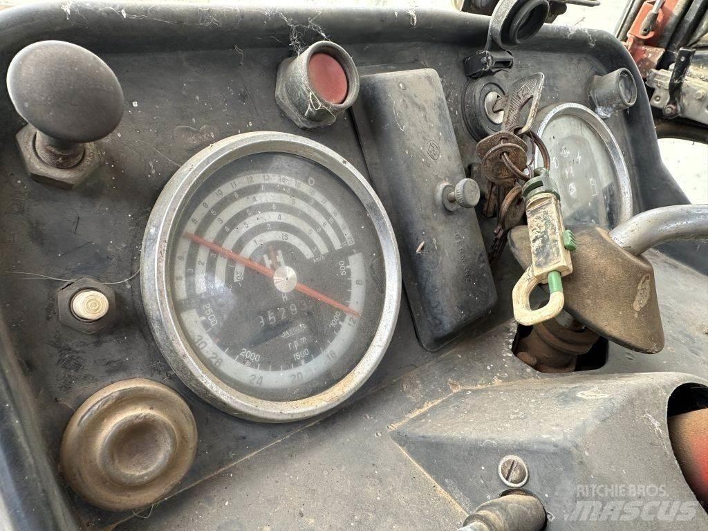 International 845 Трактори