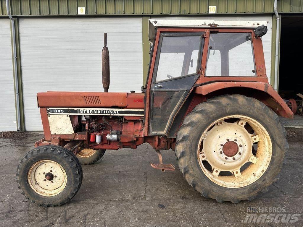 International 845 Трактори