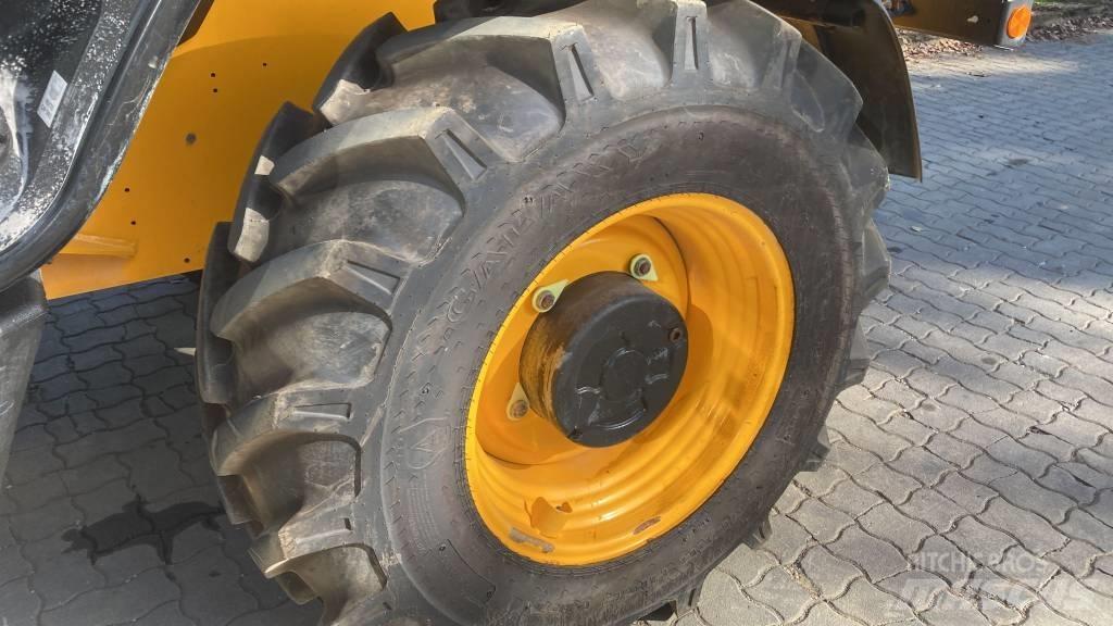 JCB 535 V 125 Телескопічні навантажувачі