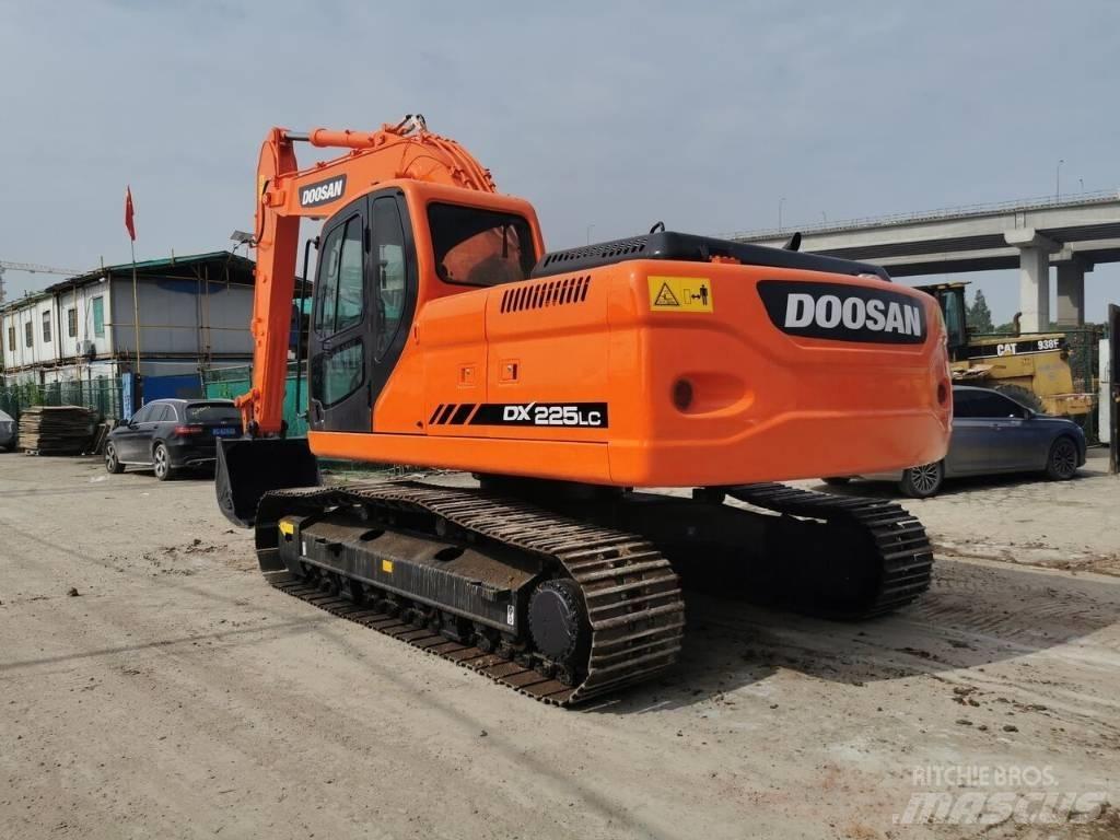 Doosan DX 225 LC Гусеничні екскаватори