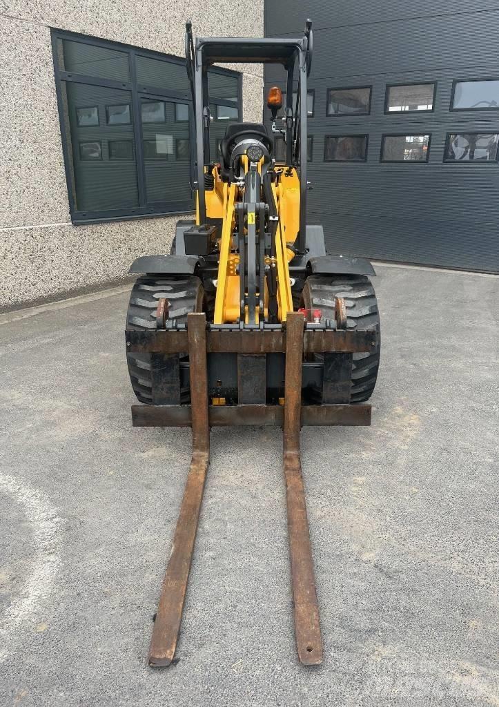 Schäffer 2445S Малі навантажувачі