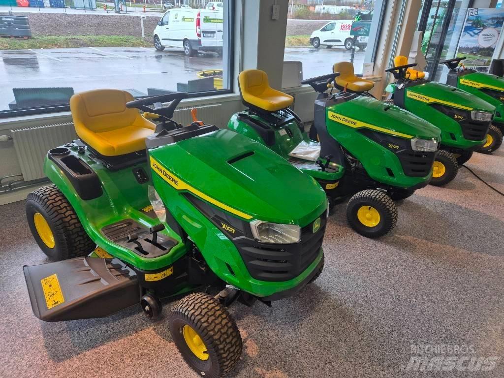 John Deere X 107 Самохідні газонокосарки