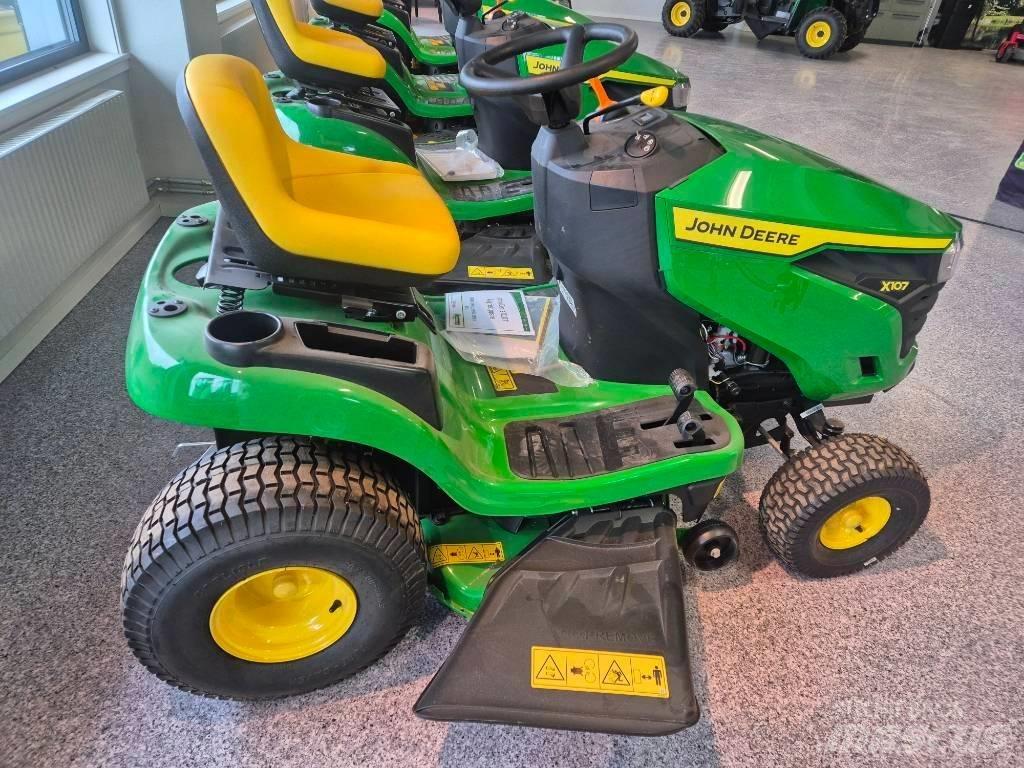 John Deere X 107 Самохідні газонокосарки