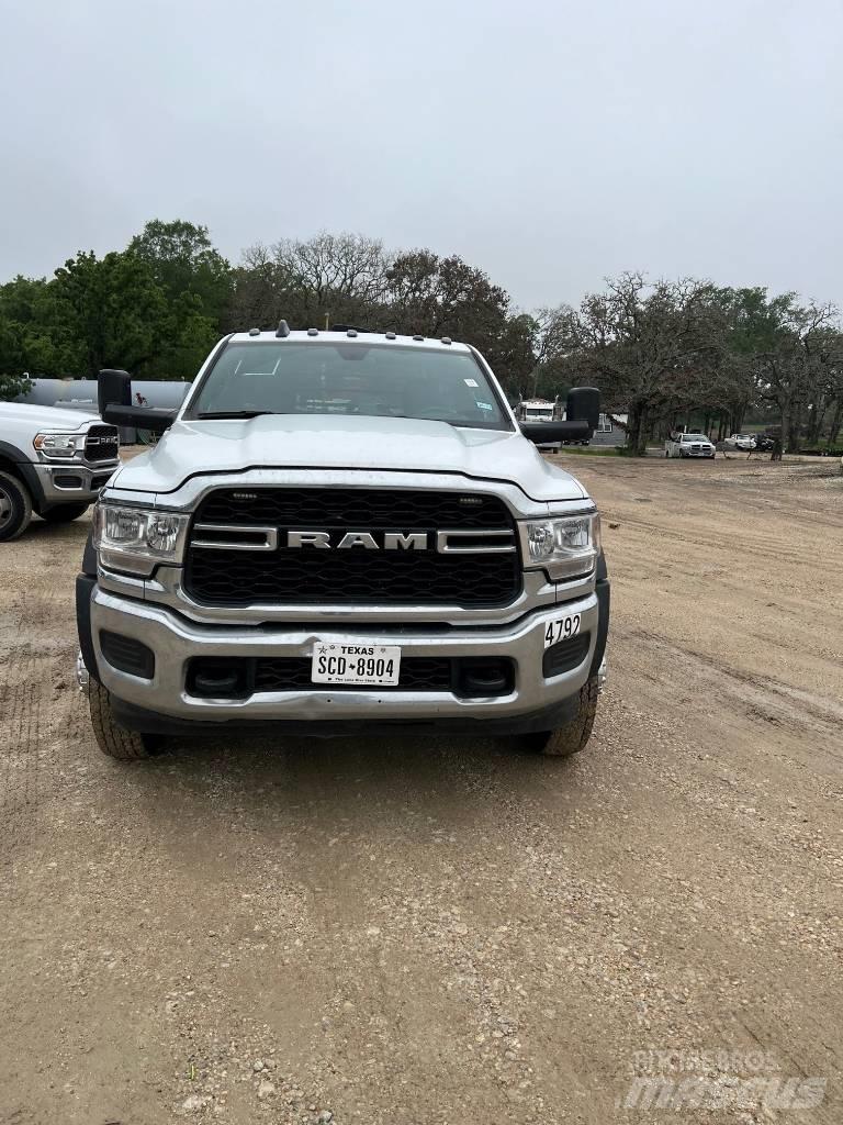 RAM 5500 Вантажівки-платформи/бокове розвантаження