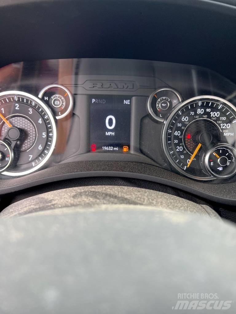 RAM 5500 Вантажівки-платформи/бокове розвантаження