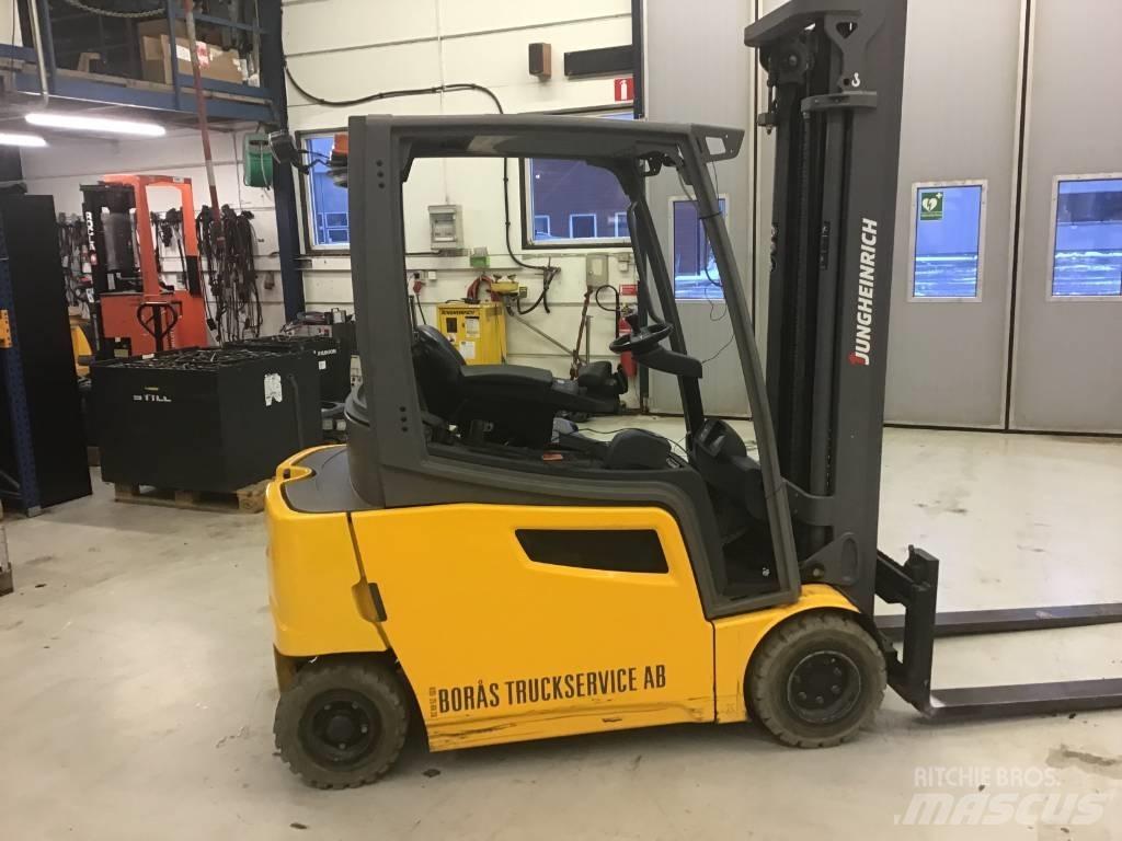 Jungheinrich EFG 320 Електронавантажувачі