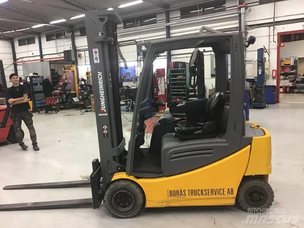 Jungheinrich EFG 320 Електронавантажувачі